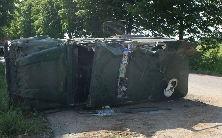 SZniszczony land rover po wypadku (podlaska.policja.gov.pl)
