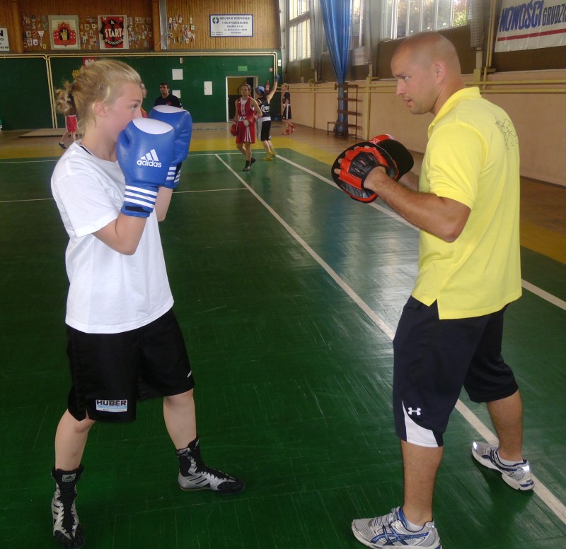 Klaudia Pawełko i trener Tomasz Potapczyk (UKS Boxing Sokółka)