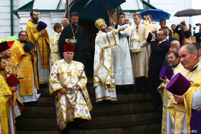 Arcybiskup Jakub odprawił poświęcił odbudowaną dzwonnicę (iSokolka.eu)