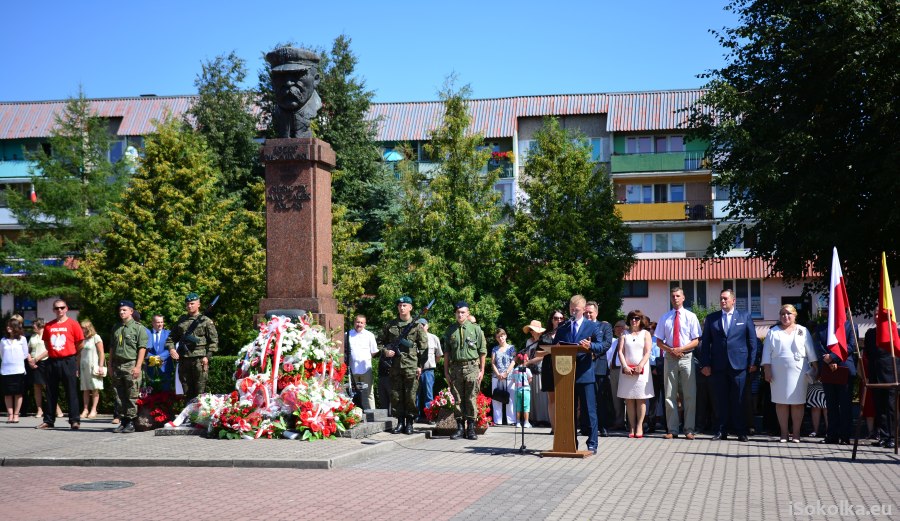 Uroczystości odbęda się pod pomnikiem marszałka Józefa Piłsduskiego (iSokolka.eu)