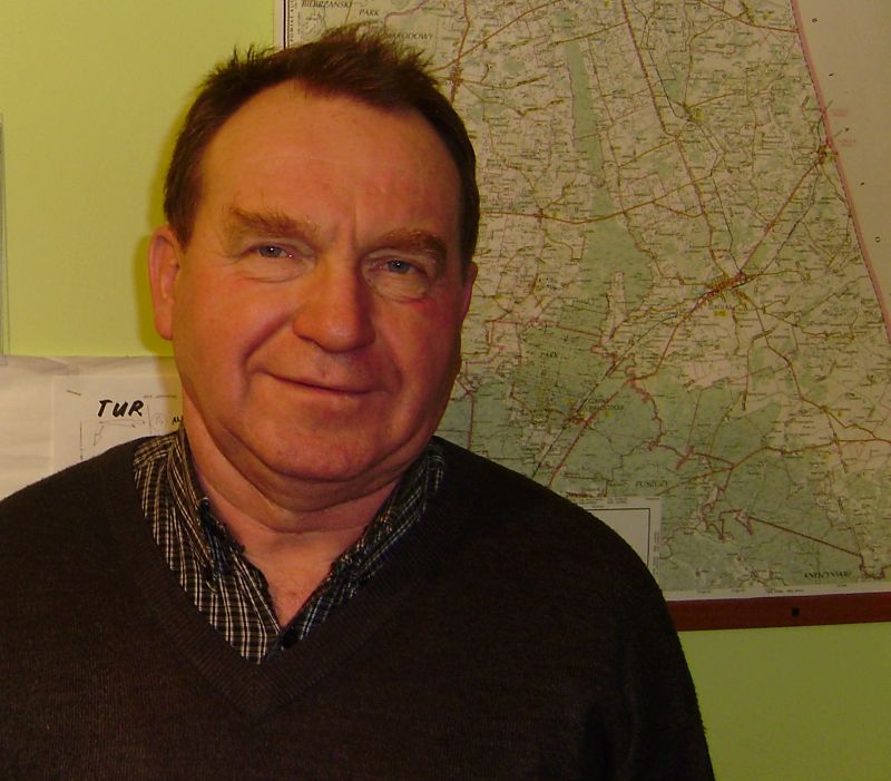 Jerzy Wilczewski w swoim biurze w Białousach (iSokolka.eu)